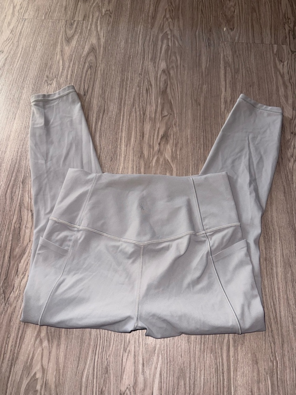 Athleta Light Gray Salutation Stash 7/8 Tights